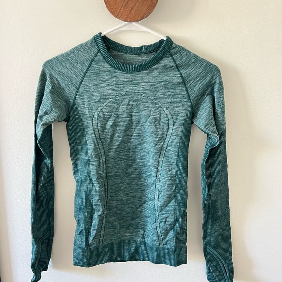 Lululemon long sleeve - Picture 1 of 2